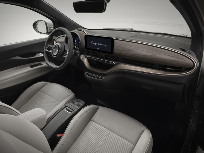 Το εσωτερικο΄τ του FIAT 500e Giorgio Armani
