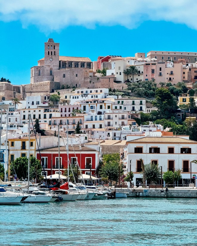 Μαρίνα Βερνίκου: Ταξίδι στην  Ίμπιζα - Οι εντυπωσιακές εμφανίσεις!