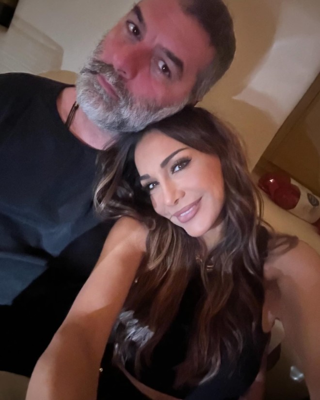 Η Δέσποινα Βανδή ανεβάζει συχνά selfie φωτογραφίες με τον Βασίλη Μπισμπίκη