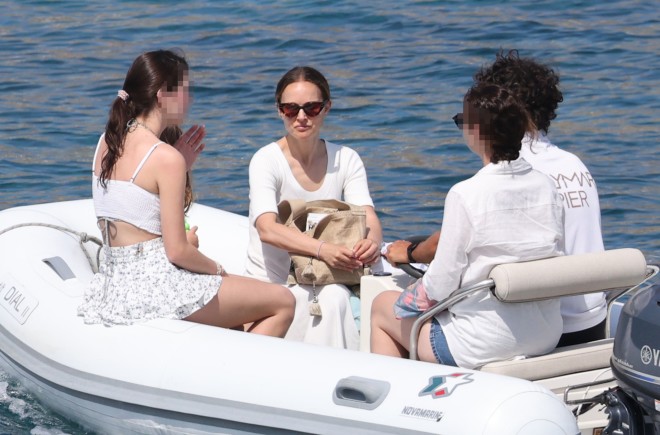 Στη Μύκονο η Natalie Portman/ NDP Νίκος Ζότος