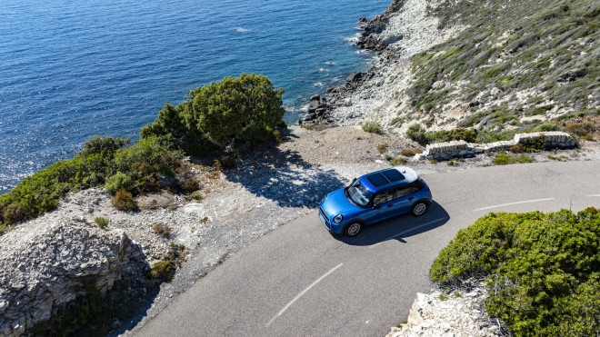 Το MINI Cooper που δίνει επιδόσεις και μεγαλύτερους χώρους