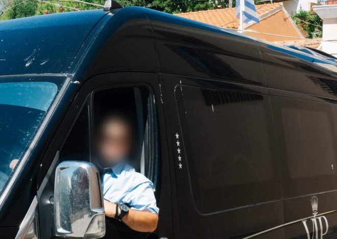 Ο οδηγός έχασε τον έλεγχο του λεωφορείου για άγνωστο μέχρι στιγμής λόγο - Facebook