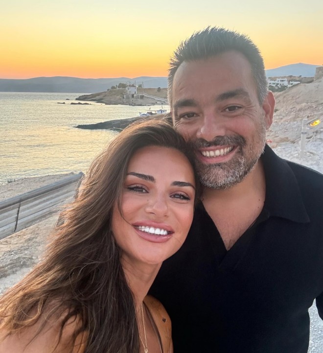 Η σπάνια καλοκαιρινή selfie της Ελένης Τσολάκη και του Παύλου Πετρουλάκη