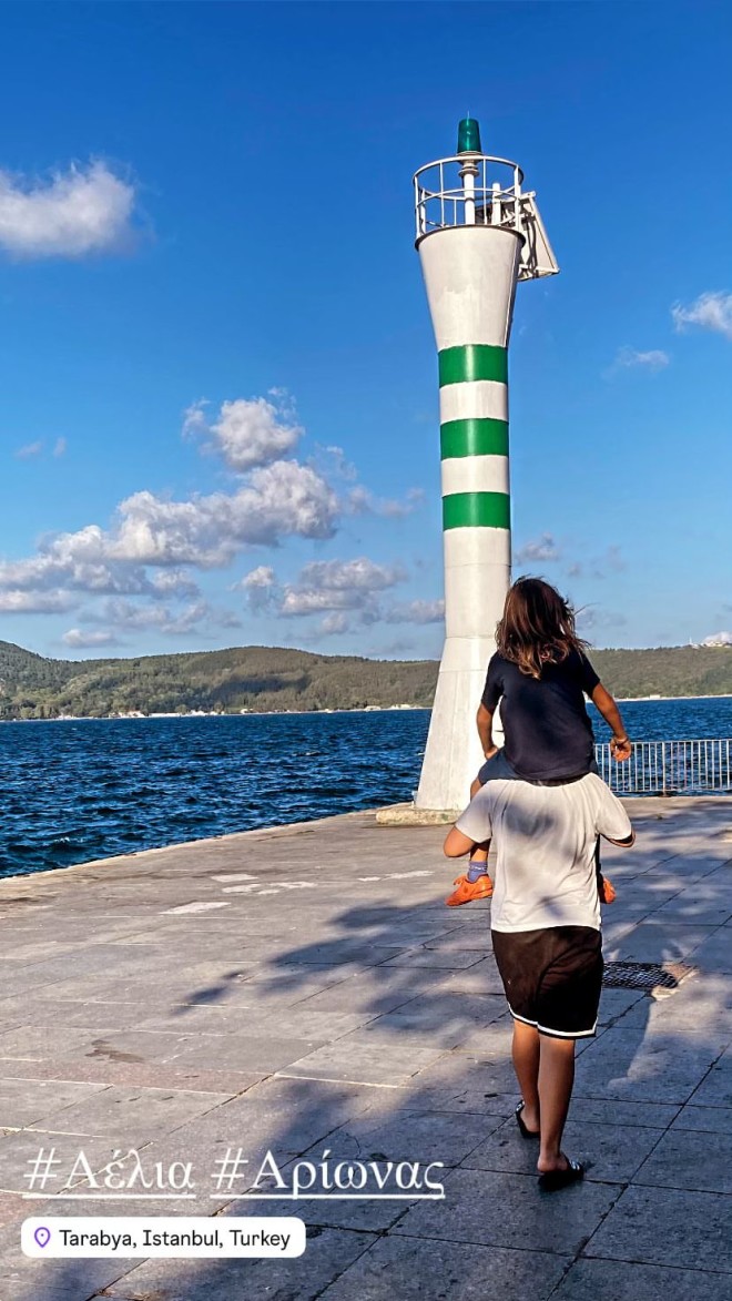 Κατερίνα Καραβάτου: Με τα παιδιά της Αέλια κι Αρίωνα στον Βόσπορο!
