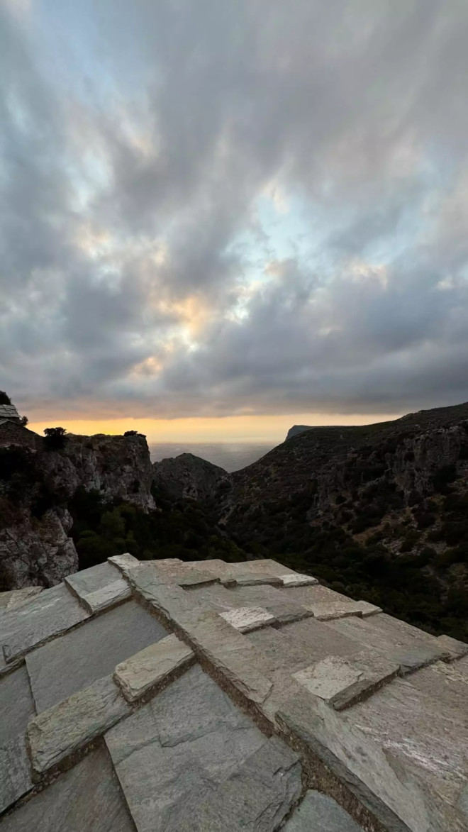 Ευρυδίκη Βαλαβάνη: Το άλμπουμ των καλοκαιρών της διακοπών  στα Κύθηρα