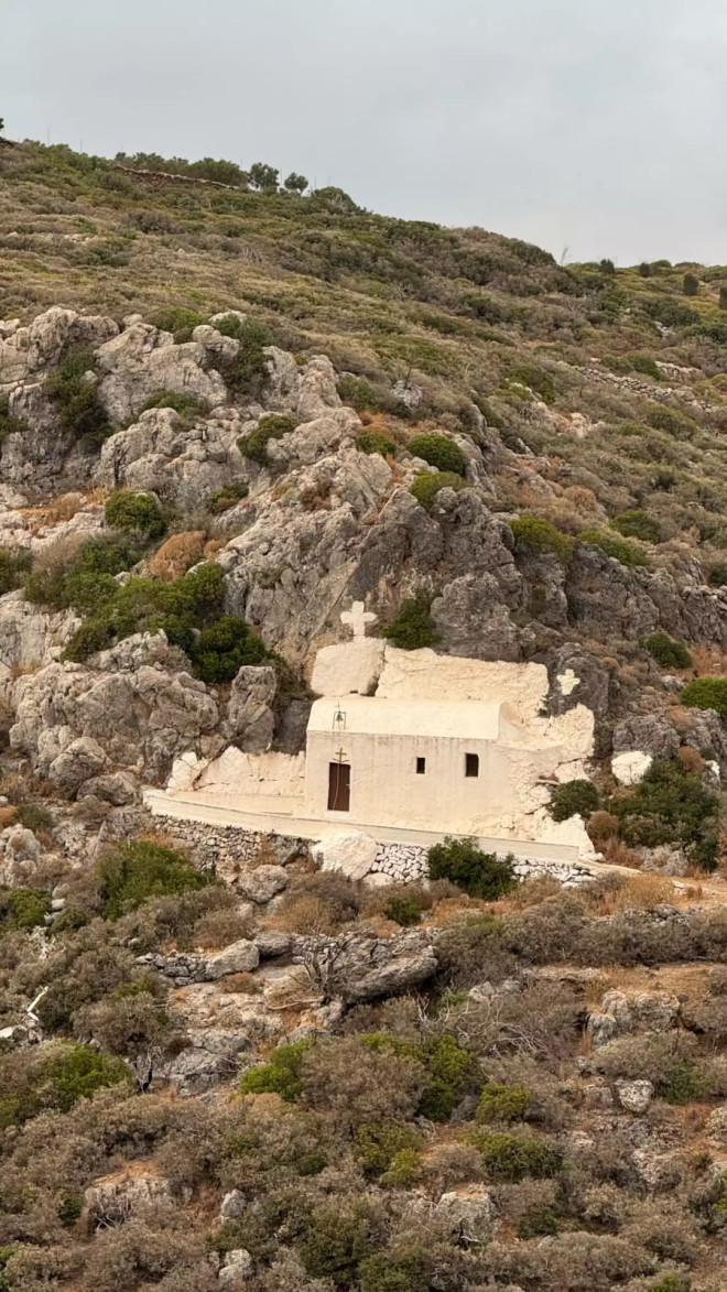 Ευρυδίκη Βαλαβάνη: Το άλμπουμ των καλοκαιρών της διακοπών  στα Κύθηρα