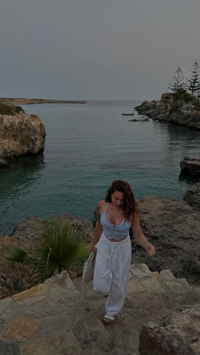 Ευρυδίκη Βαλαβάνη: Το άλμπουμ των καλοκαιρών της διακοπών  στα Κύθηρα