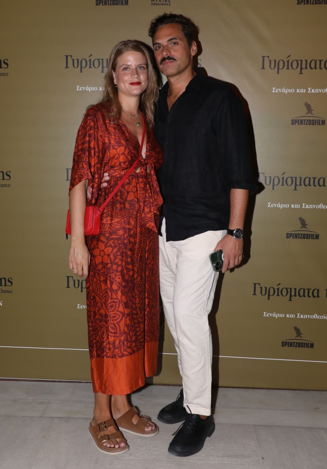 Η Δανάη Μιχαλάκη κι ο Γιώργος Παπαγεωργίου παντρεύτηκαν στη Σύρο το καλοκαίρι του 2021