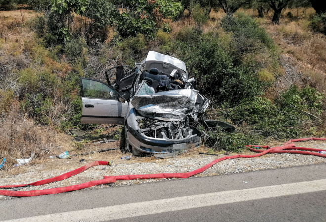 The car from which a father and his 12-year-old daughter were retrieved dead - Eurokinissi