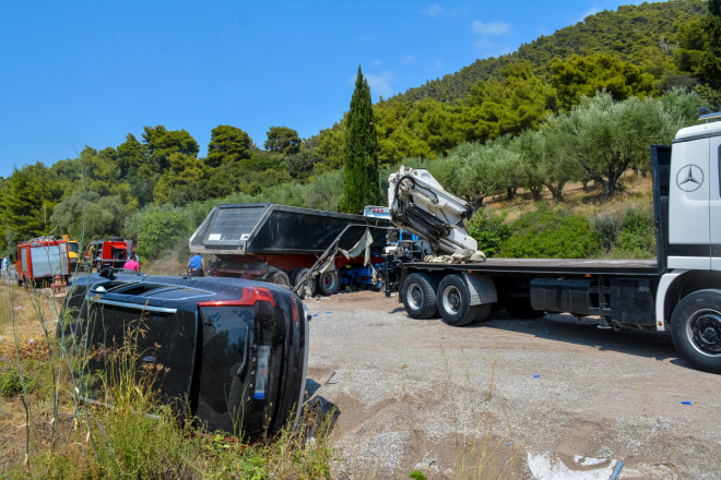 The images at the accident scene were so intense that even the rescuers broke down - Eurokinissi