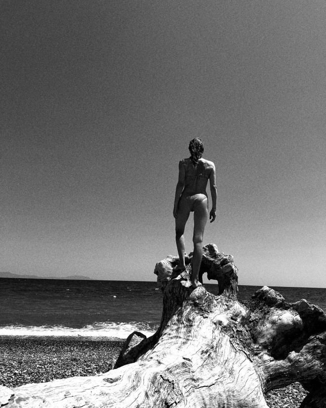 Βίκυ Καγιά: Ποζάρει τόπλες στο Instagram η παρουσιάστρια