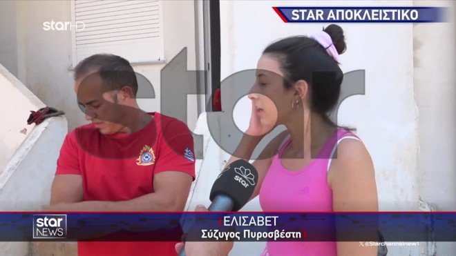 Τραυματίας πυροσβέστης δείχνει στο Star τα σημάδια που του άφησε η φωτιά
