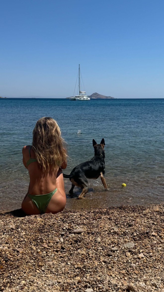 Αμαλία Κωστοπούλου: Το φωτογραφικό άλμπουμ από τις διακοπές στην Πάτμο