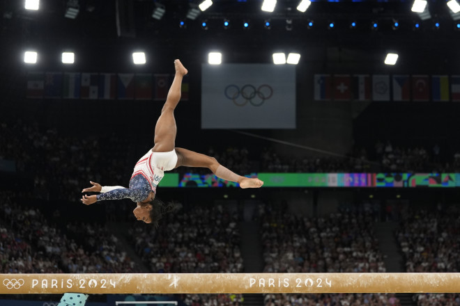 Η Simone Biles, στα 27 της χρόνια κατόρθωσε να επιστρέψει στο βάθρο των Ολυμπιονικών - AP Images