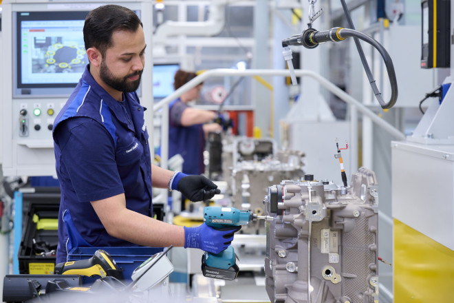 BMW: Τι κάνει για να είναι ανεξάρτητη στην ηλεκτροκίνηση