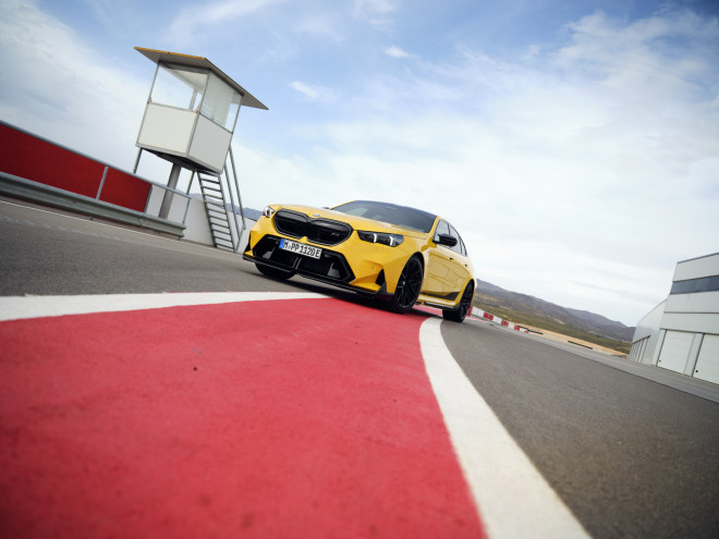 BMW M5: Αλλάξτε την εμφάνιση της με γνήσια αξεσουάρ