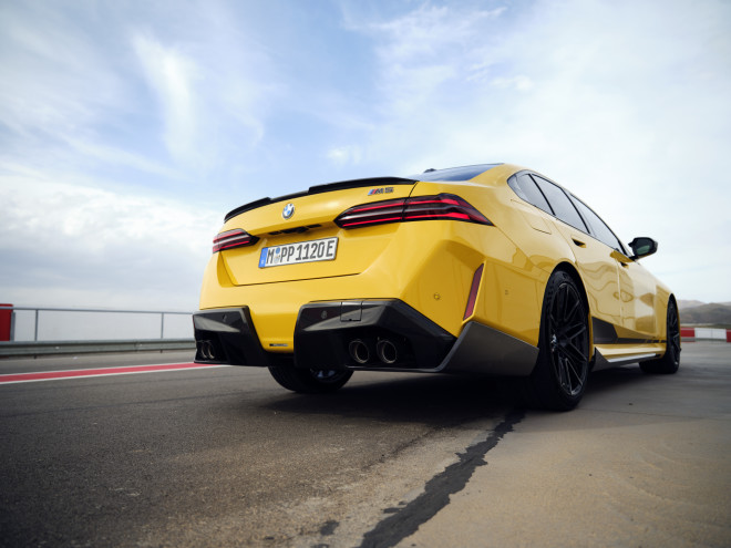 BMW M5: Αλλάξτε την εμφάνιση της με γνήσια αξεσουάρ