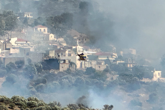H φωτιά στο Ρέθυμνο έφτασε κοντά σε οικισμούς/ Eurokinissi