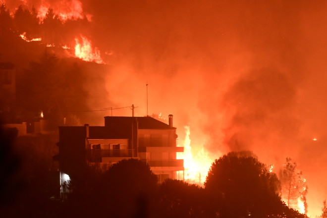 Στις φλόγες παραδόθηκαν σπίτια, αυτοκίνητα και δεκαδές στρέμματα δασικής έκτασης - Eurokinissi