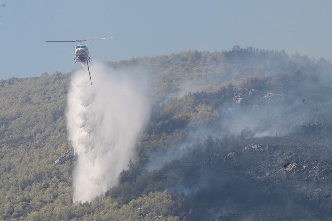 Στη μάχη με τις φλόγες έχουν ριχτεί από το πρώτο φως της μέρας τα εναέρια μέσα - Eurokinissi