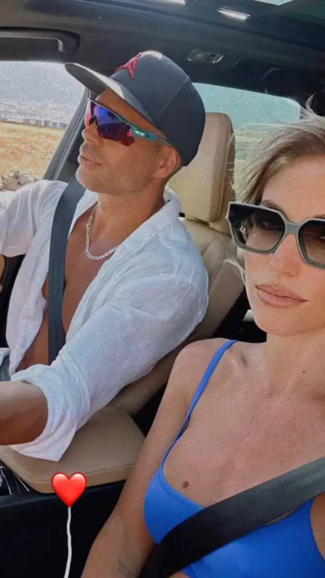 Αθηνά Οικονομάκου: Η selfie με τον Μπρούνο Τσερέλα μέσα στο αυτοκίνητο