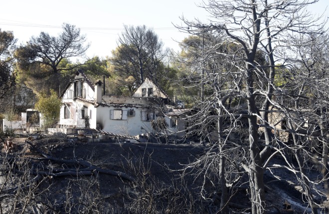 υρκαγιά στη Β.Α Αττική: Καμένο σπίτι στην Πεντέλη/ ΙΝΤΙΜΕ ΚΑΜΣΗΣ ΔΗΜΟΣΘΕΝΗΣ