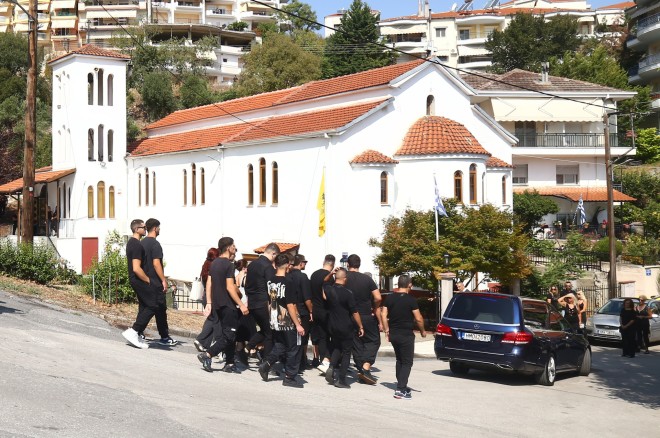 Βουβός πόνος στην κηδεία του 19χρονου στη Βέροια/ INTIME ΜΩΥΣΙΑΔΗΣ ΓΙΑΝΝΗΣ