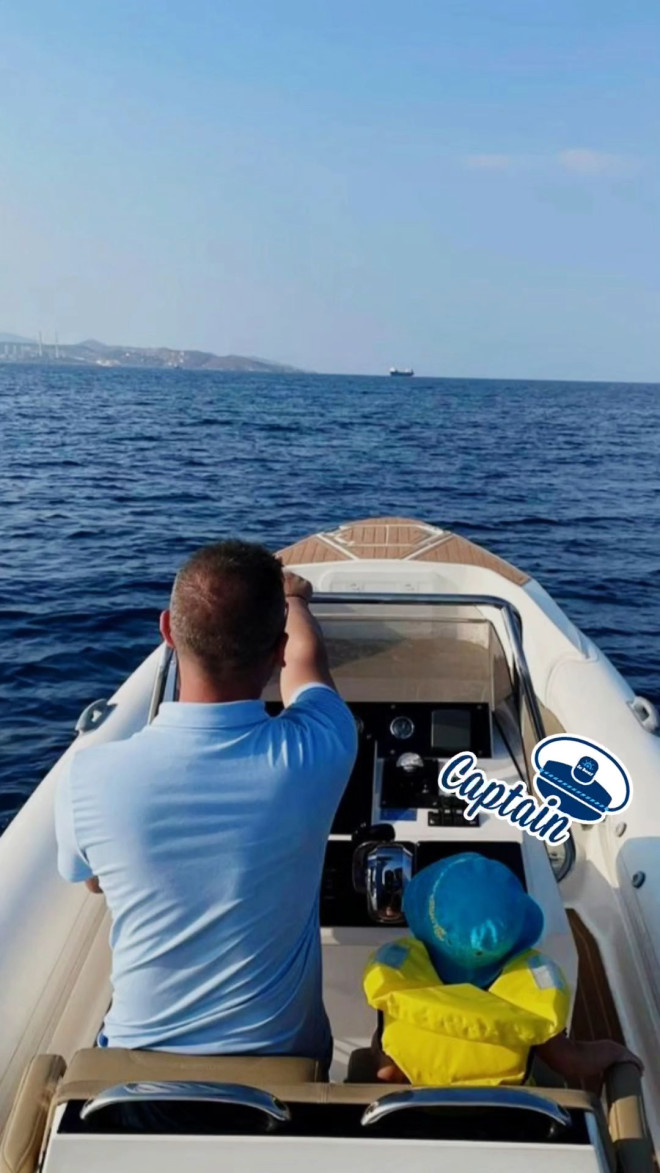 Λεωνίδας Κουτσόπουλος: Βόλτα με το σκάφος με τον γιο του, Κίμωνα!