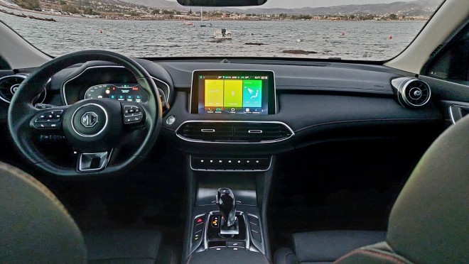 Δοκιμάζουμε το MG eHS Plug-in Hybrid - Εσωτερικοί χώροι