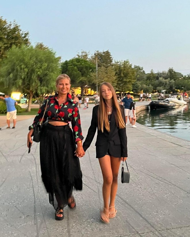 Ζήνα Κουτσελίνη: Σπάνια στιγμιότυπα με τον σύζυγό της και την κόρη τους