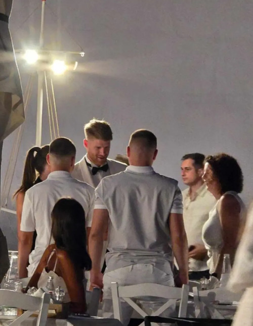 Τόμας Γουόκαπ: Μυστικός γάμος με την αγαπημένη του Εστρέλα στη Μήλο