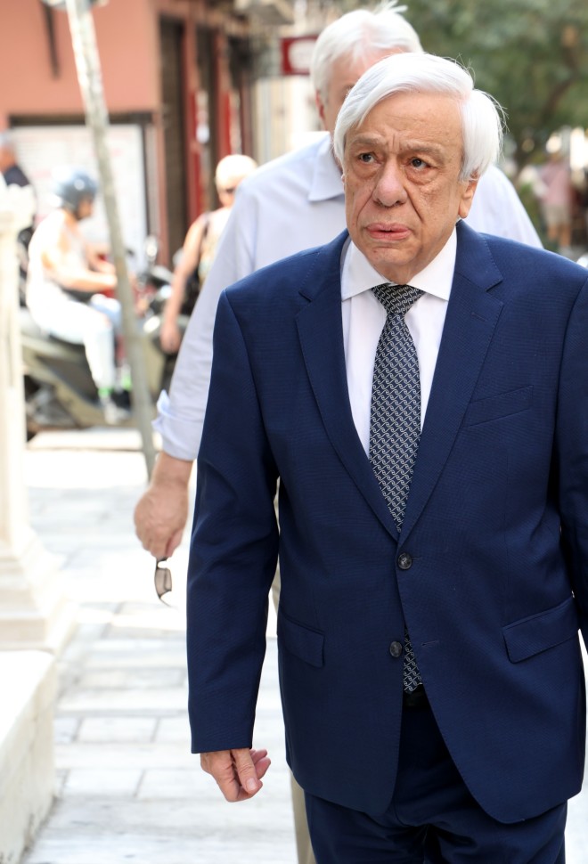 Ο Προκόπης Παυλόπουλος στην κηδεία του Χρήστου Γιανναρά /NDP Photo Agency - Πέτρος Νικολαρέας