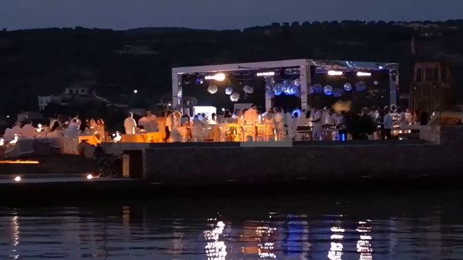 Γιάννης Αντετοκούνμπο- Μαράια Ριντλσπρίγκερ: Το γλέντι στο white party- εικόνα από ΕΡΤ
