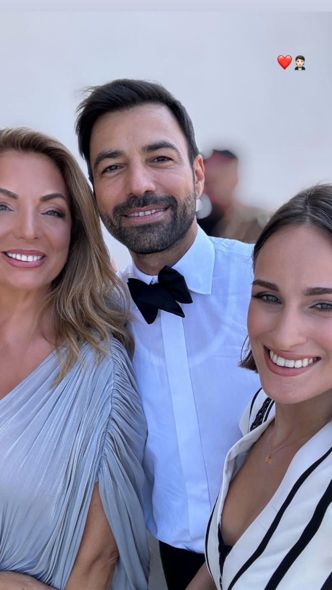 Ο γαμπρός Ανδρέας Γεωργίου με την Άντζελα Γκερέκου και την κόρη της, Μαρία Βοσκοπούλο/ πηγή instagram