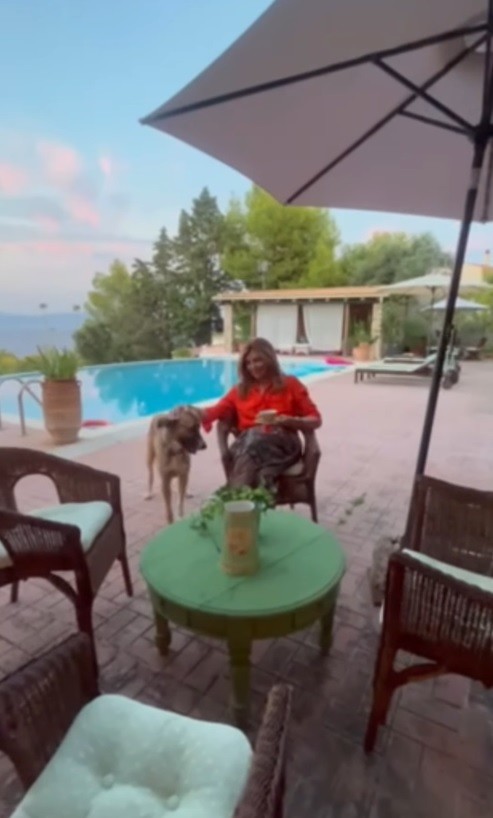 Η Μιμή Ντενίση στο εξοχικό της στον Θεολόγο/ πηγή instagram