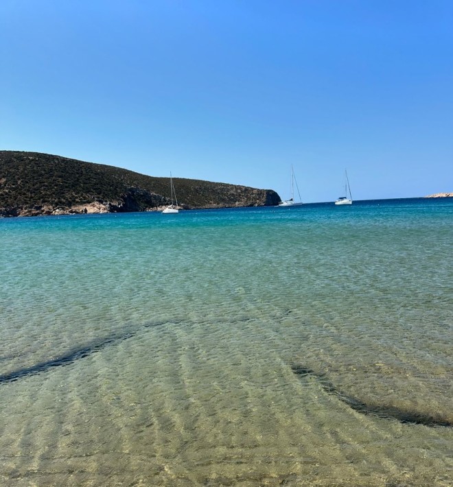 Η παραλία που φωτογράφισε η Κωνσταντίνα Σπυροπούλου από τις καλοκαιρινές της διακοπές/ πηγή instagram