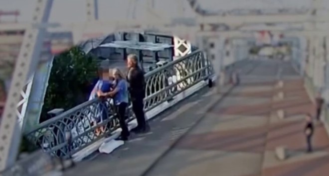 Τζον Μπον Τζόβι: Η στιγμή που σώζει γυναίκα από την αυτοκτονία