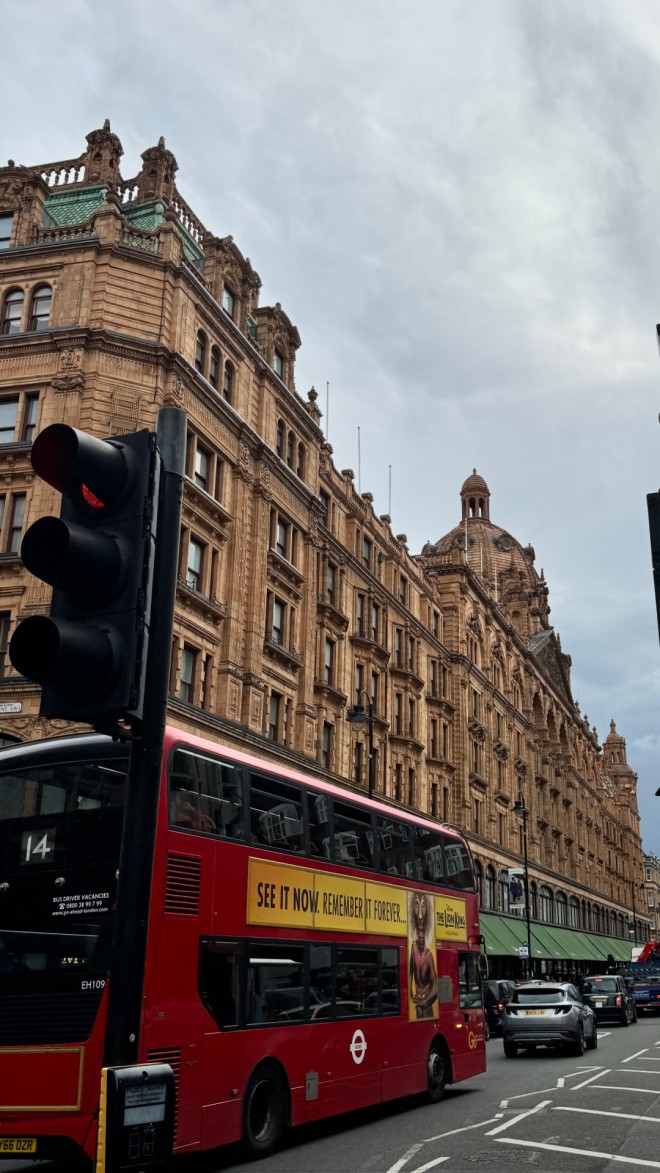Παπαγεωργίου: «Πέταξε» για Λονδίνο πριν την πρεμιέρα του Shopping Star!