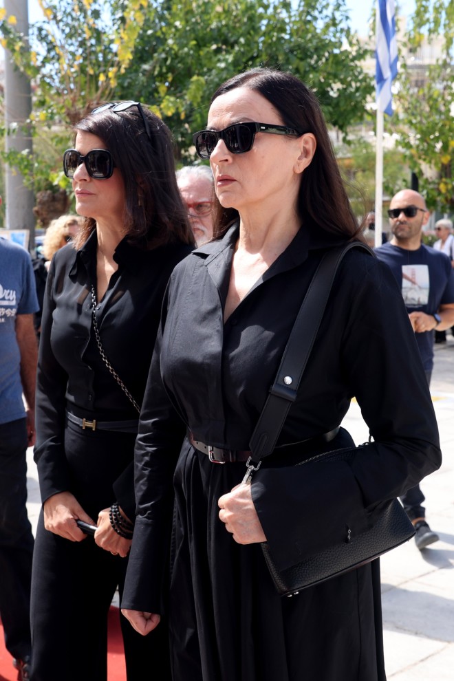 Εύα Νάθενα - Καρυοφυλλιά Καραμπέτη