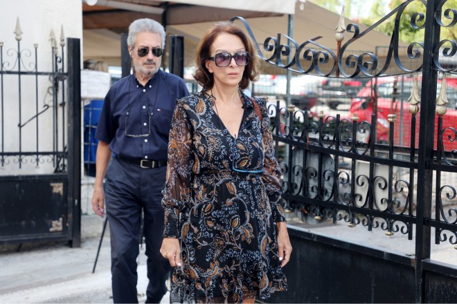 Κήδεια Ντίνου Καρύδη: Σύσσωμος ο καλλιτεχνικός κόσμος τον αποχαιρέτησε