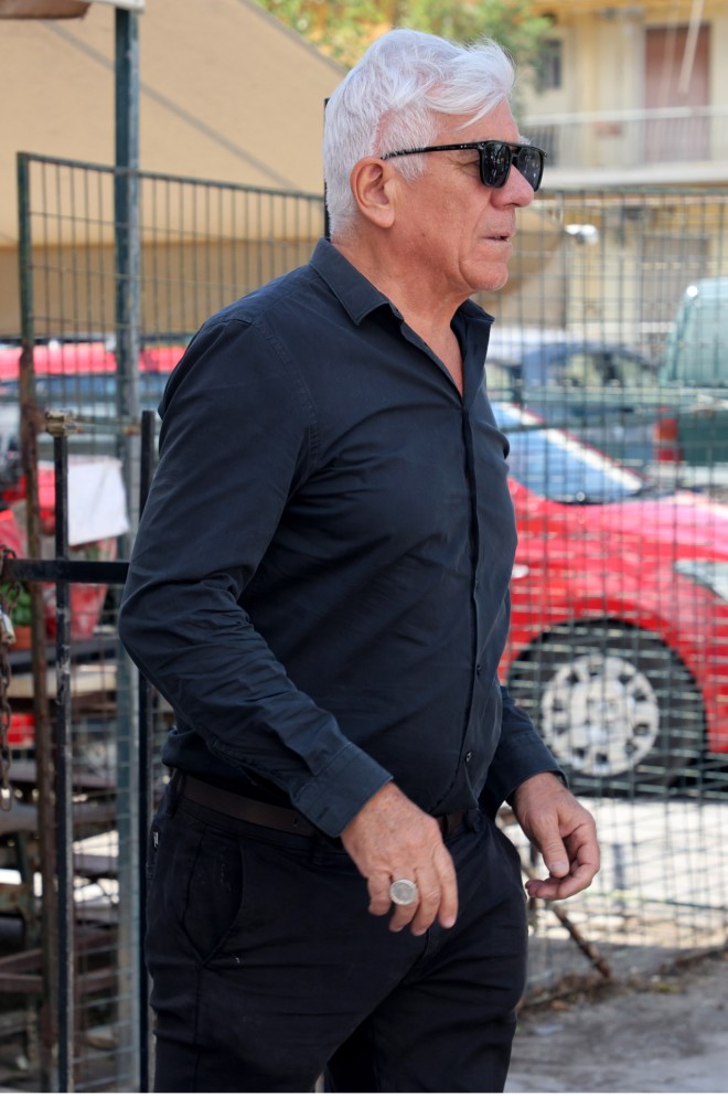 Κήδεια Ντίνου Καρύδη: Σύσσωμος ο καλλιτεχνικός κόσμος τον αποχαιρέτησε