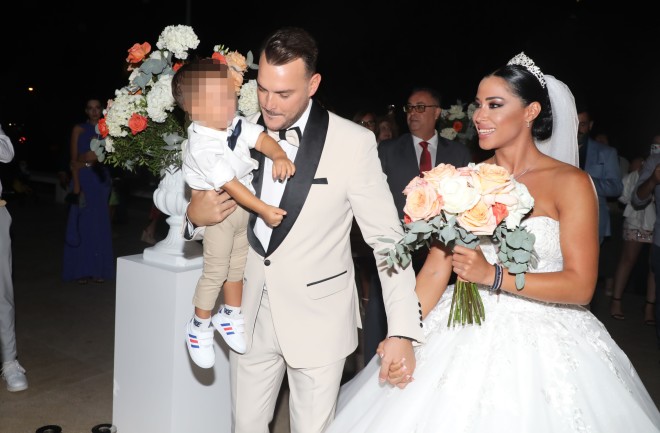 Σάκης Αρσενίου – Λαμπρινή Πλεύρη: Παντρεύτηκαν με θρησκευτικό γάμο