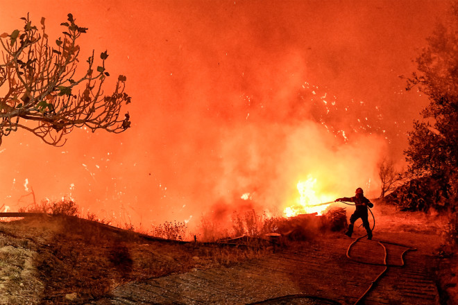 Δεν αποκλείεται το ενδεχόμενο του εμπρησμού για τη φωτιά στον νομό Κορινθίας - Eurokinissi