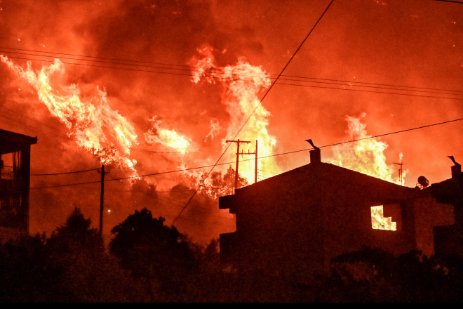 Για τρίτη μέρα μαίνεται η φωτιά στην Κόρινθο - Eurokinissi