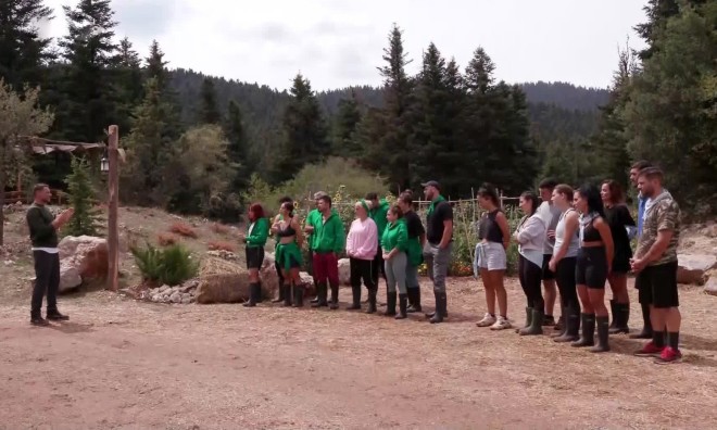 Φάρμα: Ο Αλέξανδρος Τζόρβας με τους 18 παίκτες
