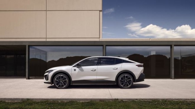 Όλα όσα πρέπει να γνωρίζετε για το νέο PEUGEOT E-408