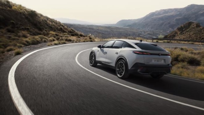 Όλα όσα πρέπει να γνωρίζετε για το νέο PEUGEOT E-408