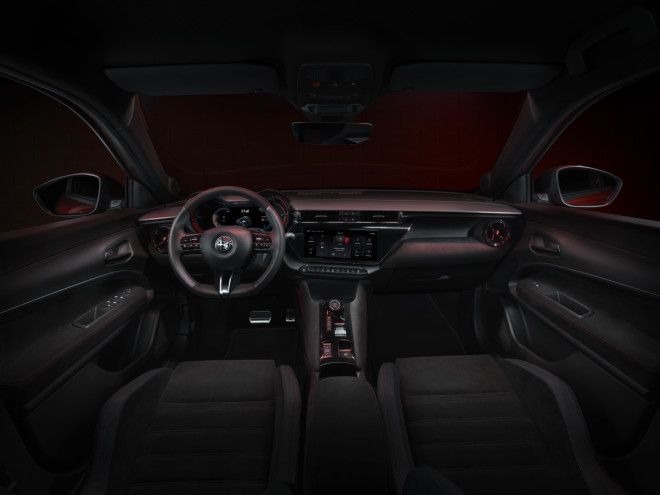 Ελληνική πρεμιέρα για την Alfa Romeo Junior στην Auto Athina 2024