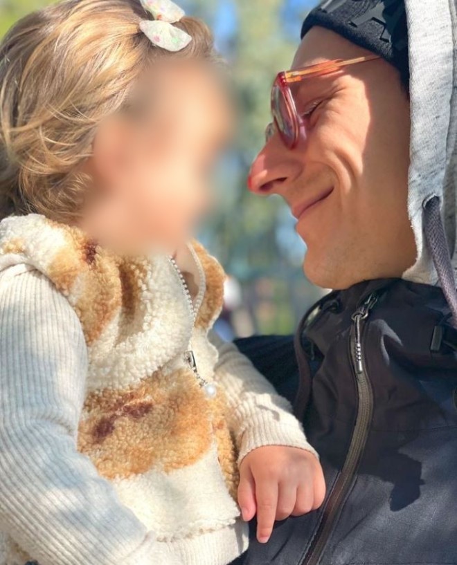 O Μιχάλης Σαράντης με την κόρη του- πηγή instagram