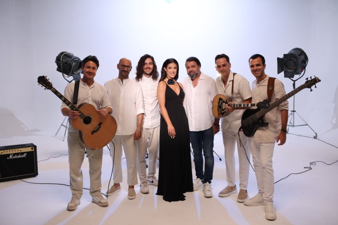 Μαρία Ιωαννίδου: Ερμηνεύει σε medley πέντε ζεϊμπέκικα μεγάλων δημιουργών!